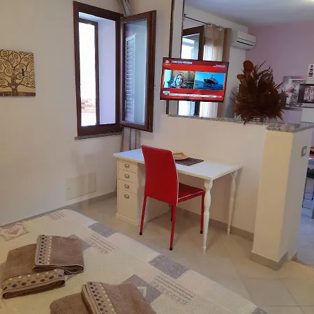 فندق مبيت وإفطار La Fortezza & Appartament كاستيلساردو