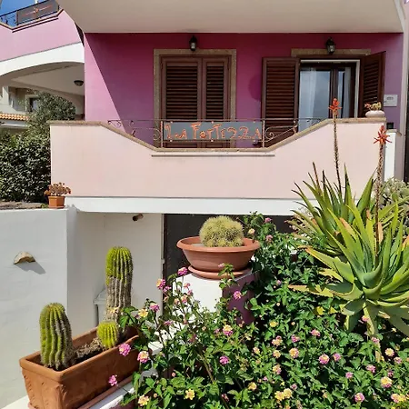 La Fortezza & Appartament فندق مبيت وإفطار كاستيلساردو